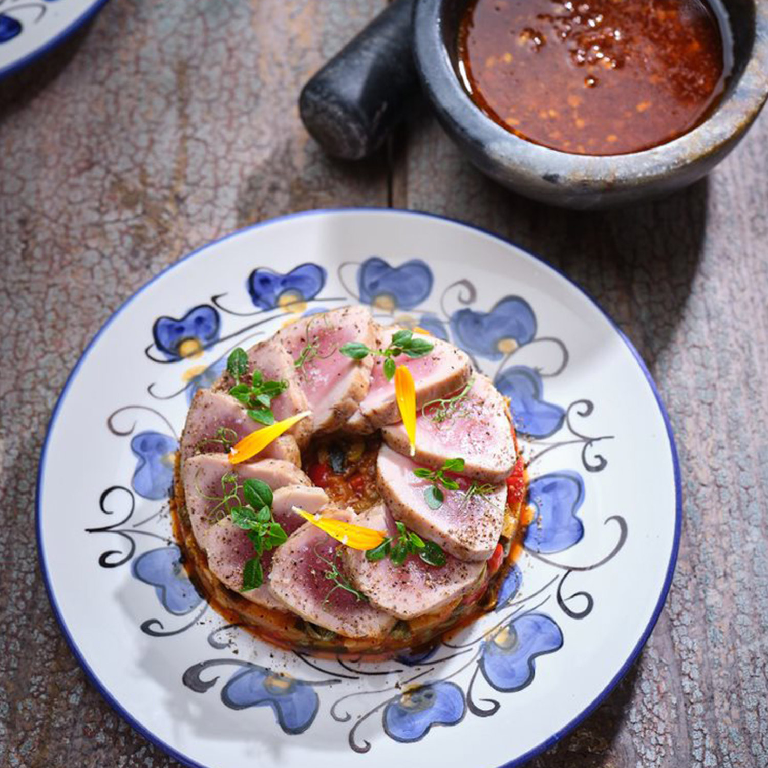Thon mi-cuit, Caponata et pesto de tomates confites