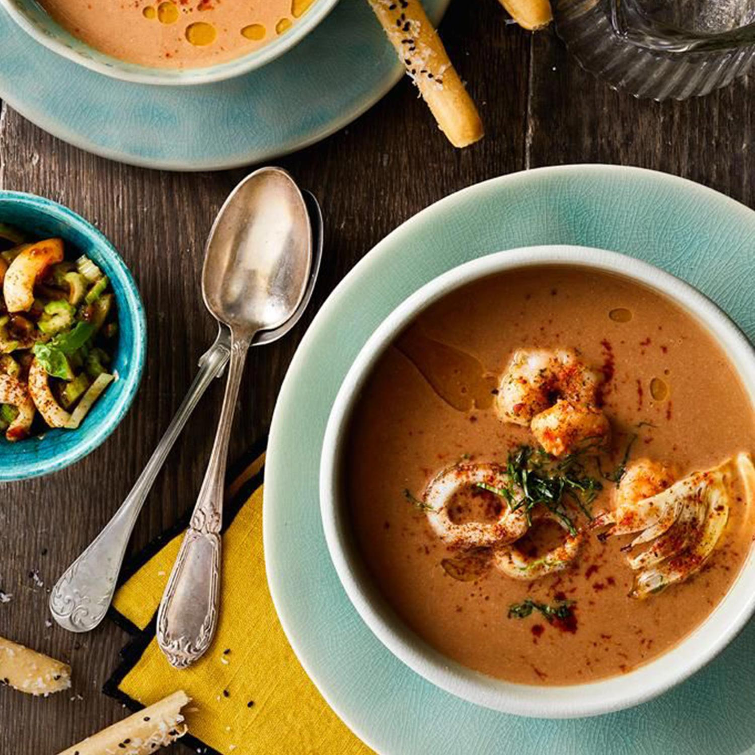 Soupe de poisson aux crevettes et encornets